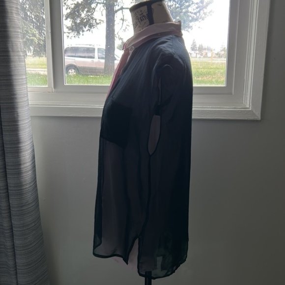 Club Monaco Top  Small Lined Outer fabric  100% Silk Lining 100% Polyester - Picture 2 of 4